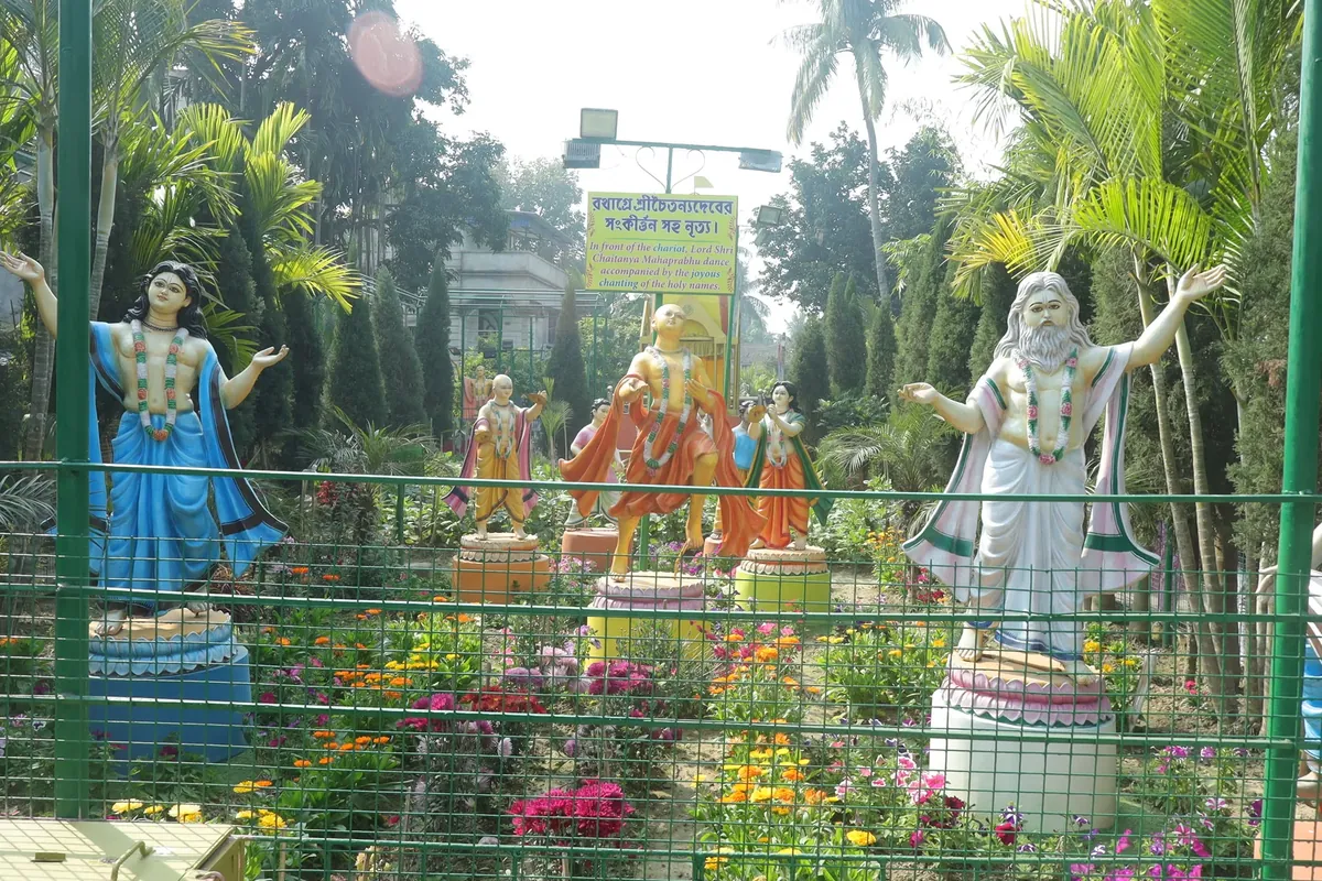 Spiritual Museum — devotional dioramas
