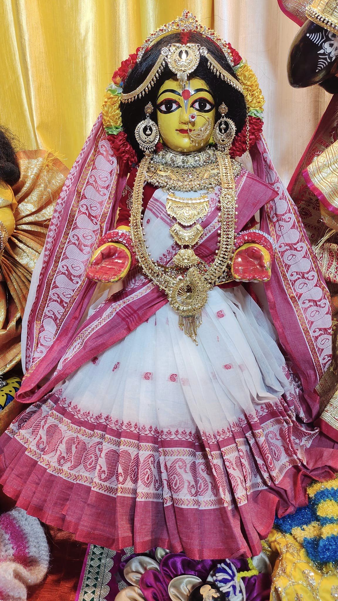 Deities & Worship at Narahari Dham