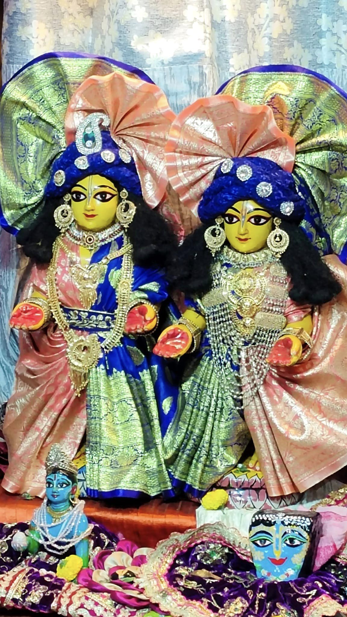 Deities & Worship at Narahari Dham